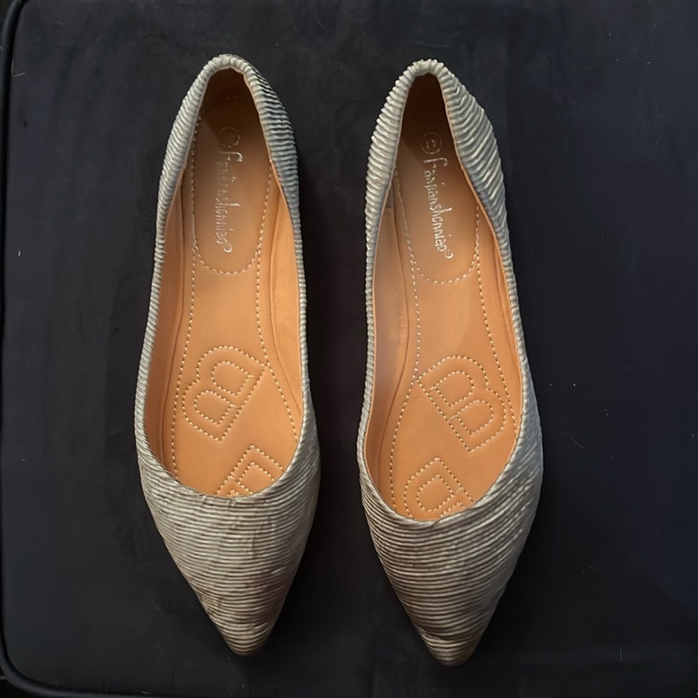 Flats | Textured | Size 9